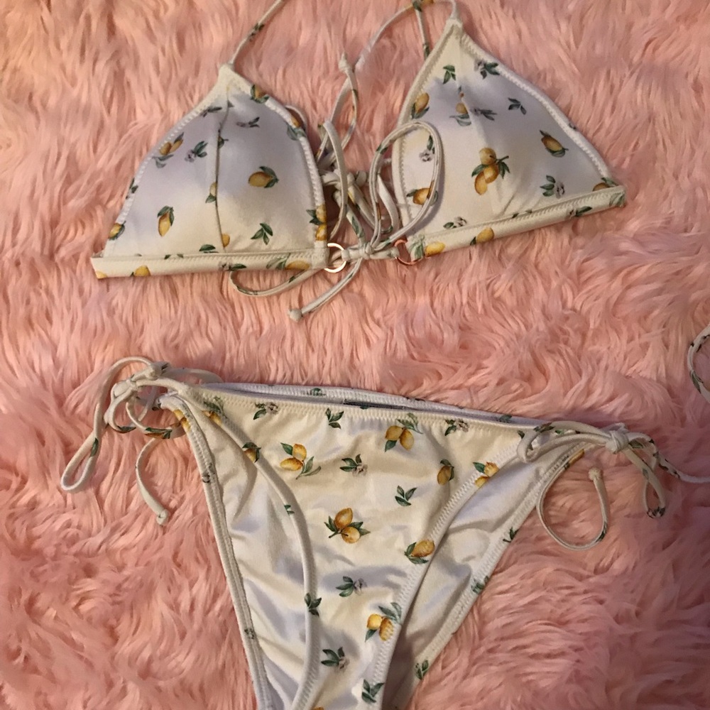 Lemon bikini